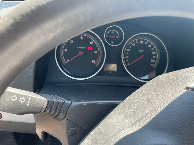Opel Astra, снимка 7 - Автомобили и джипове - 52949657
