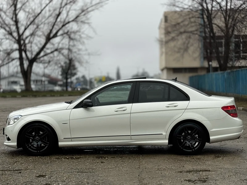 Mercedes-Benz C 180 KOMPRESSOR/AMG/ПАНОРАМА, снимка 2 - Автомобили и джипове - 53012913
