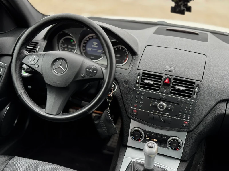 Mercedes-Benz C 180 KOMPRESSOR/AMG/ПАНОРАМА, снимка 12 - Автомобили и джипове - 53012913