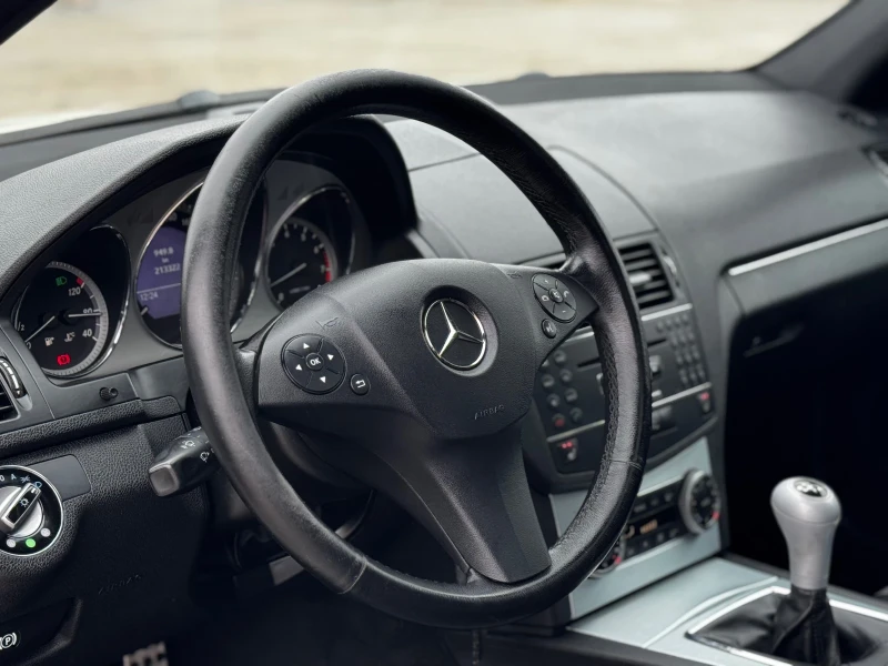 Mercedes-Benz C 180 KOMPRESSOR/AMG/ПАНОРАМА, снимка 10 - Автомобили и джипове - 53012913