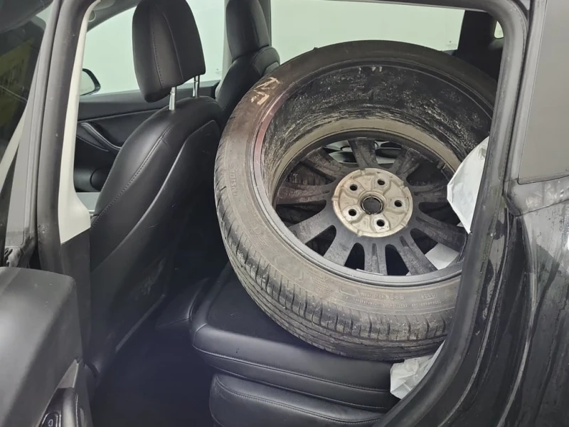 Tesla Model Y * STANDARD RANGE * CARFAX * , снимка 12 - Автомобили и джипове - 53324105