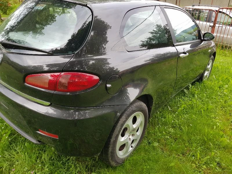 Alfa Romeo 147 1.6 i, снимка 4 - Автомобили и джипове - 47480045