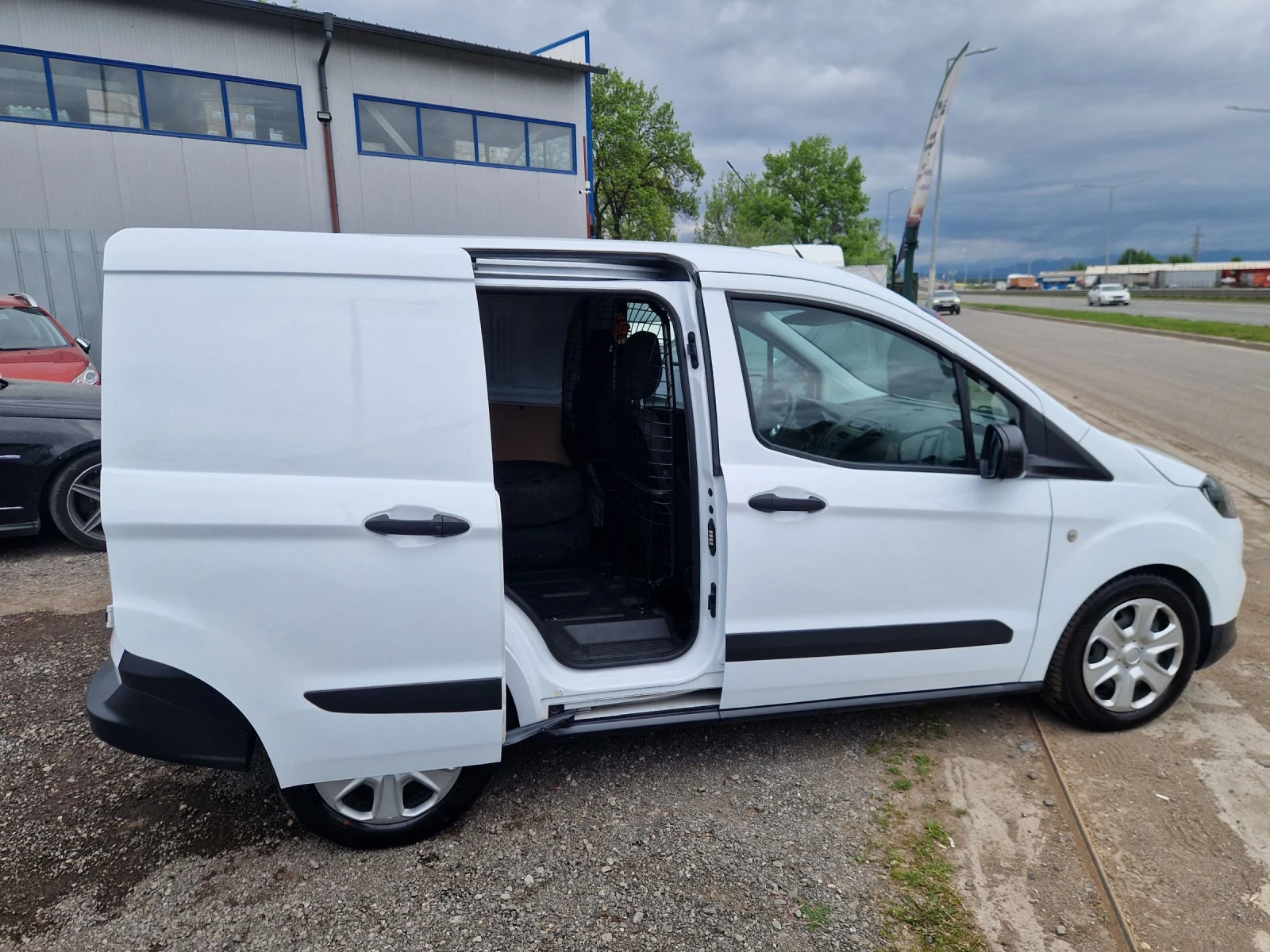 Ford Courier 1.5HDI 75PS.EVRO 6 ITALIA, снимка 8 - Автомобили и джипове - 48404550