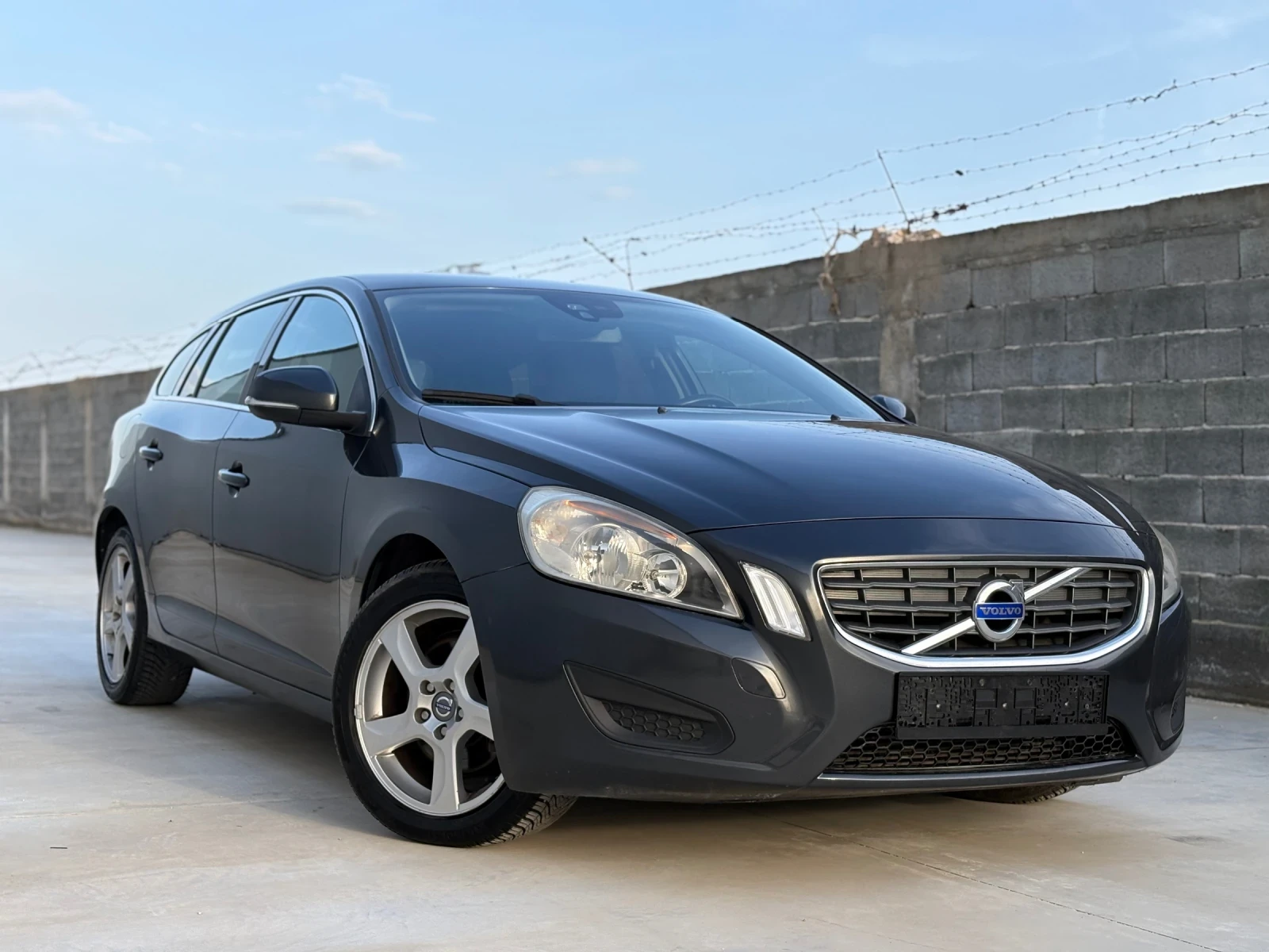 Volvo V60 1.6D E-Drive* Full service*  | Mobile.bg — изображение 1