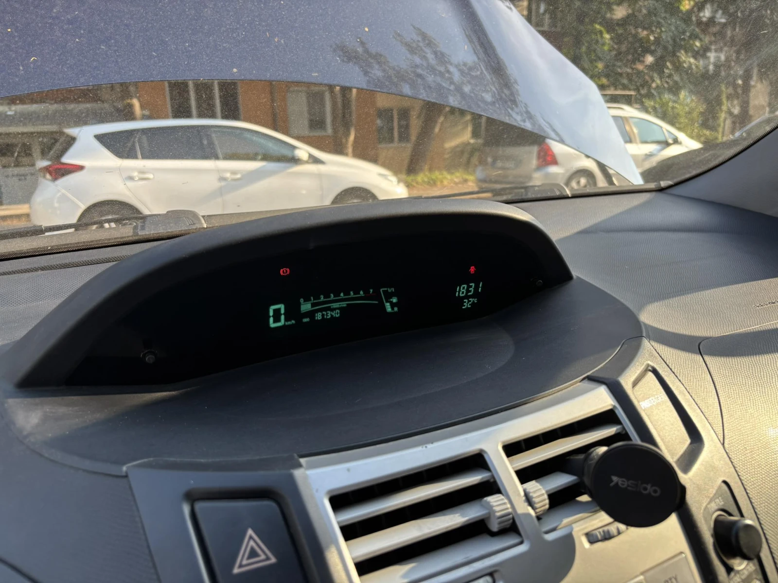 Toyota Yaris  - изображение 7