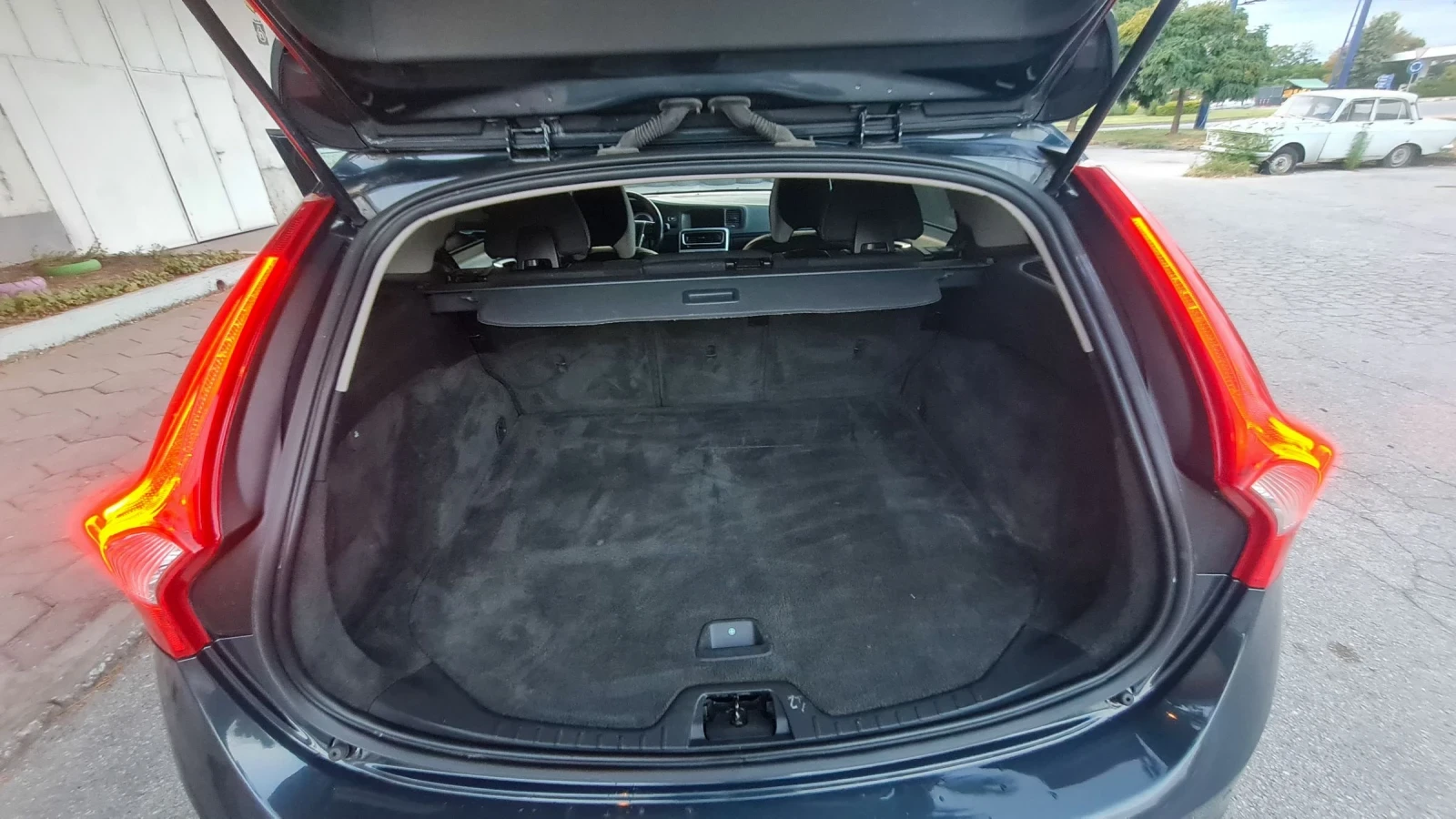 Volvo V60 V60/D5/R'DESIGN/swisss/44/FULL | Mobile.bg   11