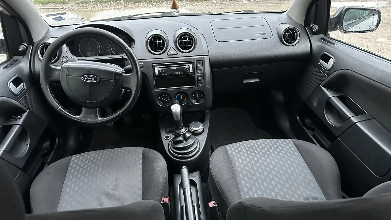 Ford Fiesta 1.3i - изображение 6