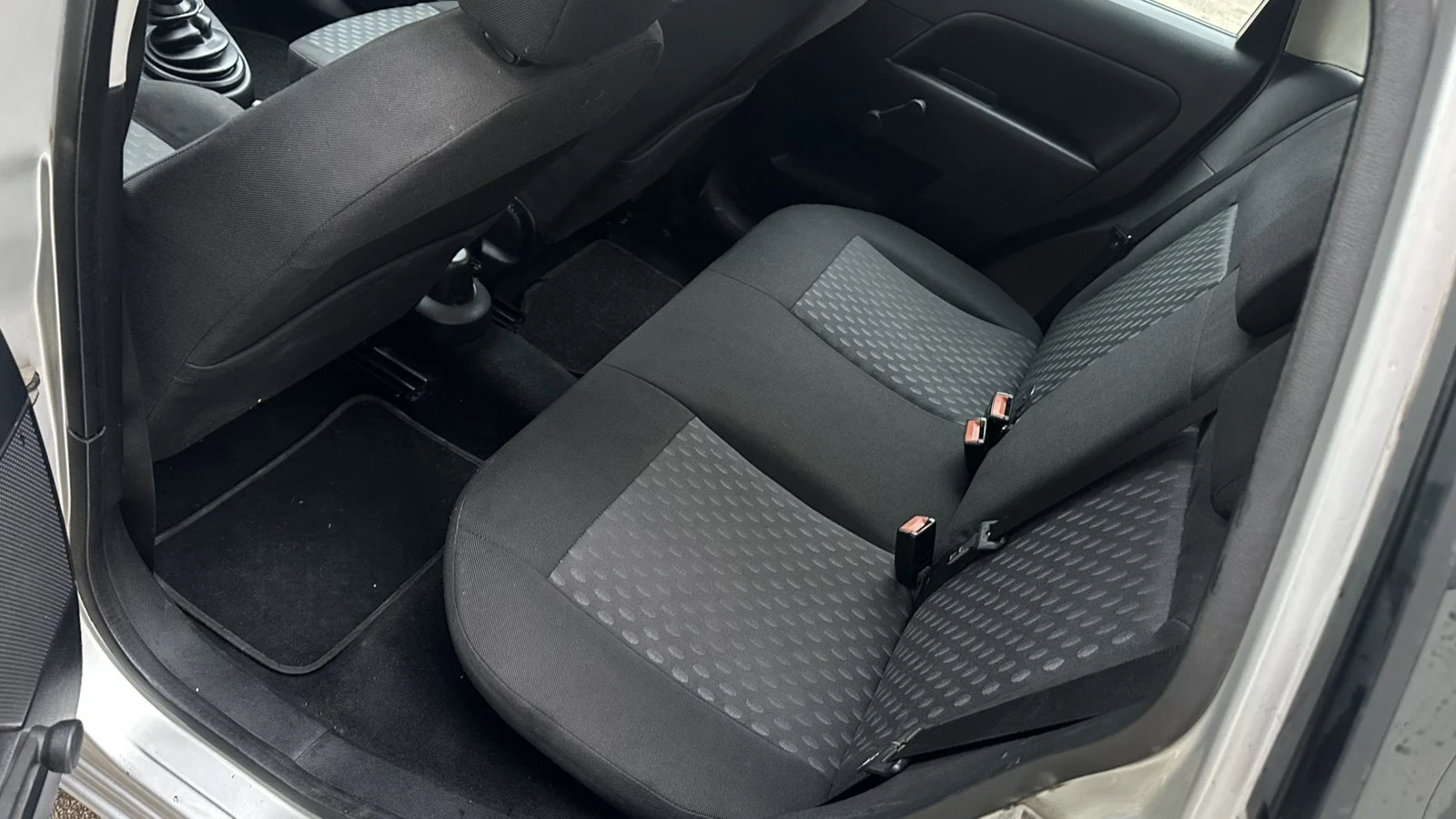 Ford Fiesta 1.3i - изображение 7