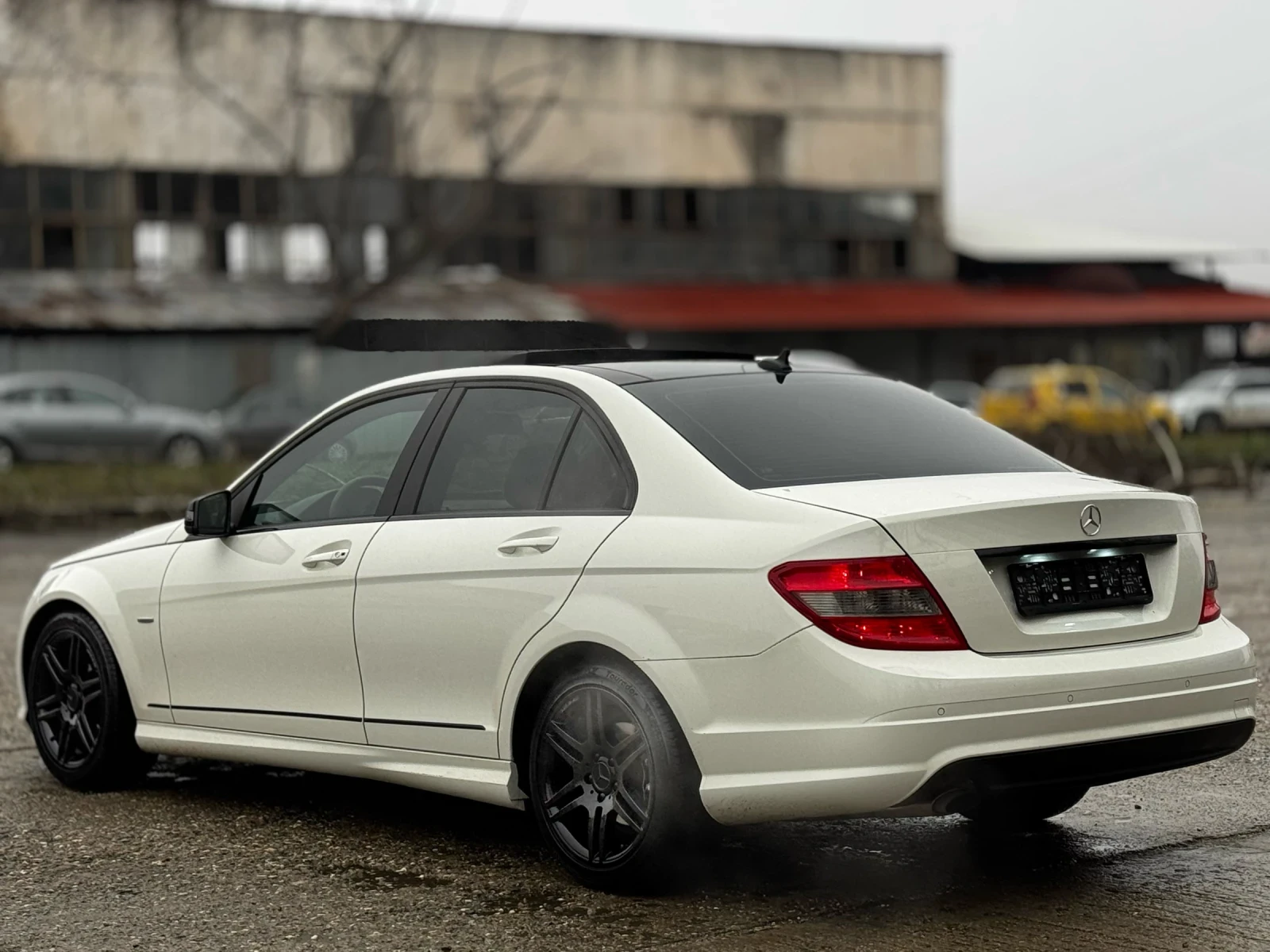 Mercedes-Benz C 180 KOMPRESSOR/AMG/ПАНОРАМА - изображение 3