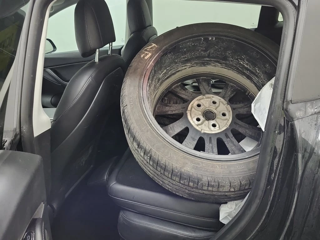 Tesla Model Y * STANDARD RANGE * CARFAX *  | Mobile.bg � ����������� 12