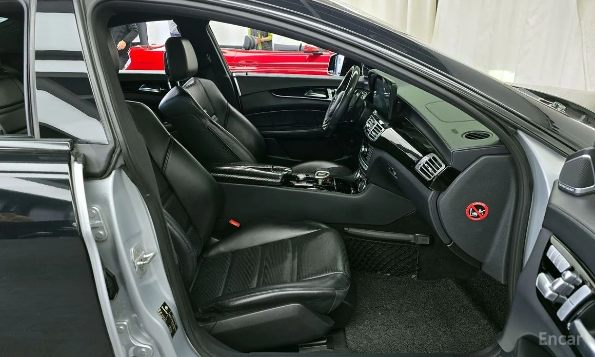 Mercedes-Benz CLS 63 AMG CARBON* HARMAN KARDON* ГЕНЕРАЦИЯ* SOFT* ОБДУХВАНЕ*, снимка 7 - Автомобили и джипове - 54126563
