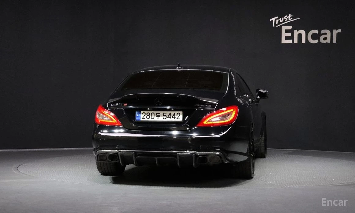 Mercedes-Benz CLS 63 AMG CARBON* HARMAN KARDON* ГЕНЕРАЦИЯ* SOFT* ОБДУХВАНЕ*, снимка 4 - Автомобили и джипове - 54126563