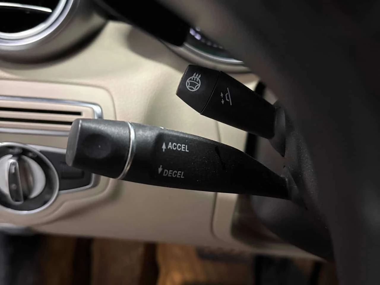 Mercedes-Benz C 300 * CARFAX * ШИБИДАХ * ПОДГРЕВ * ПАМЕТ * КАМЕРА, снимка 12 - Автомобили и джипове - 54129413