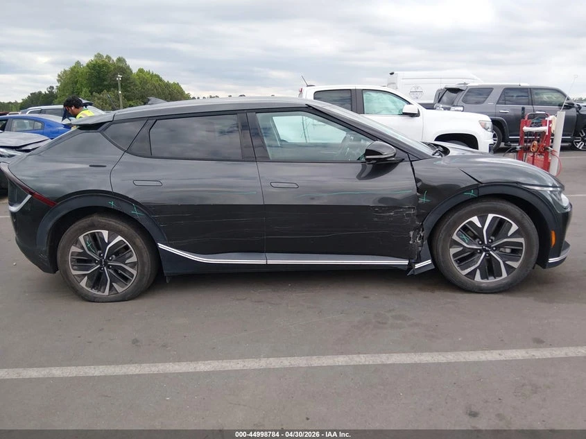 Kia EV6 Light, снимка 13 - Автомобили и джипове - 54460427