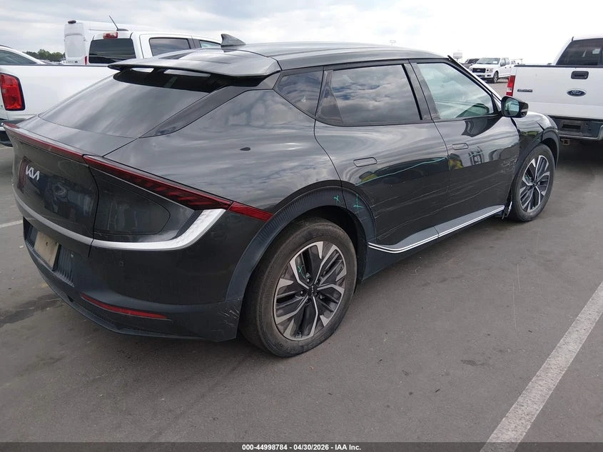 Kia EV6 Light, снимка 4 - Автомобили и джипове - 54460427
