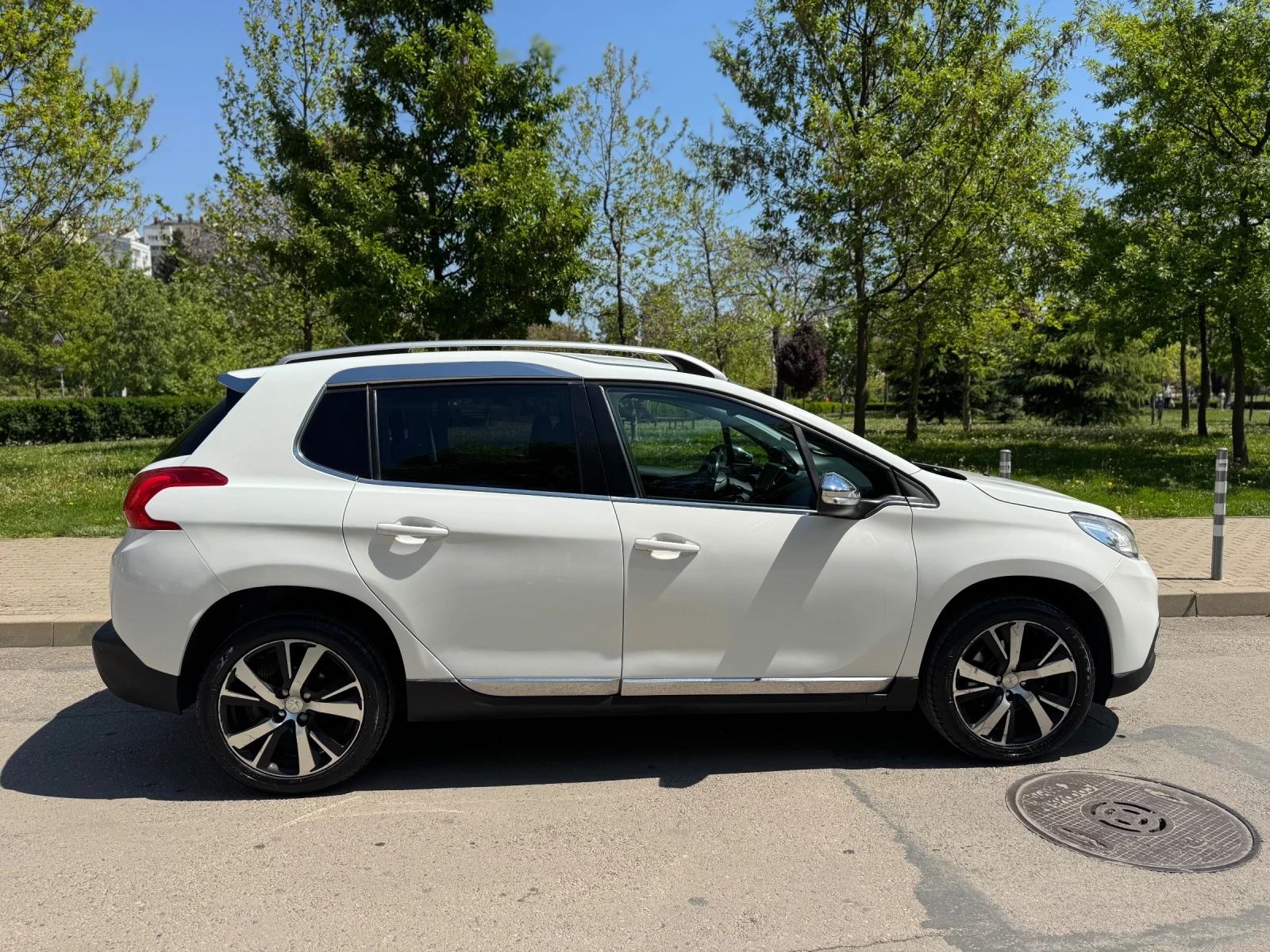 Peugeot 2008 1.6 еHDI Allure, снимка 6 - Автомобили и джипове - 54482665