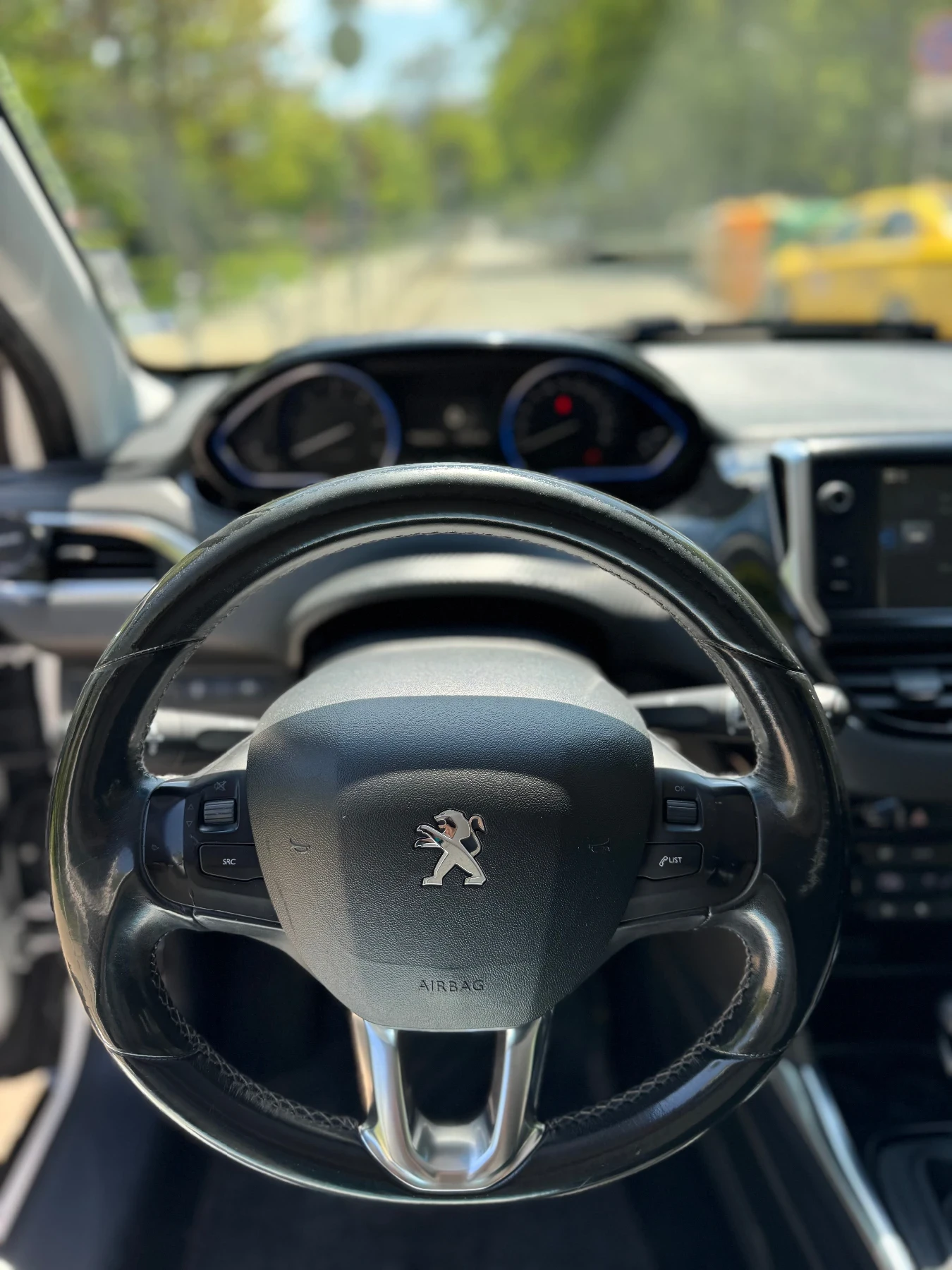Peugeot 2008 1.6 еHDI Allure, снимка 9 - Автомобили и джипове - 54482665
