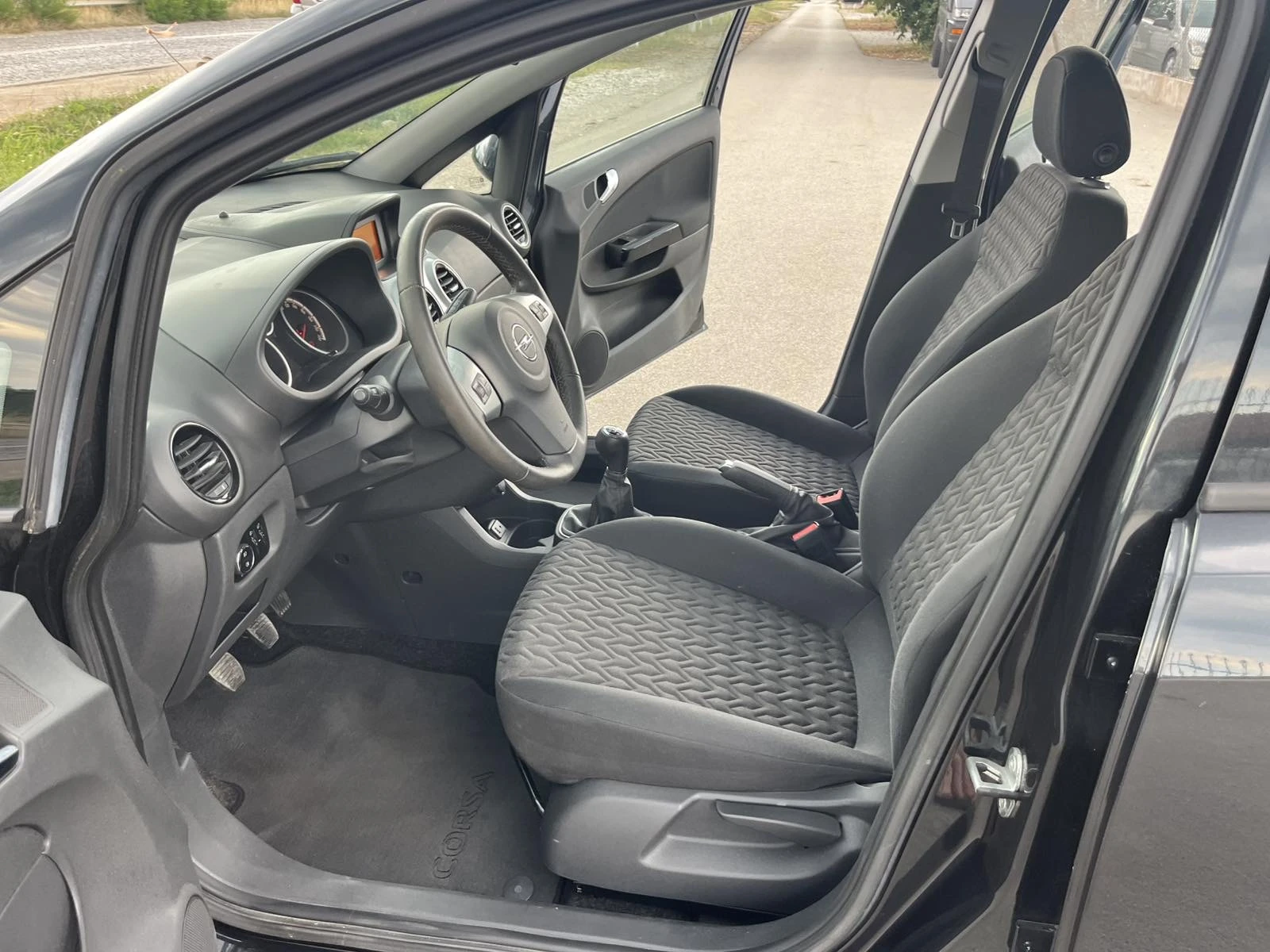 Opel Corsa 1.3CDTI 75кс 80 595км EURO 5B КЛИМАТИК , снимка 8 - Автомобили и джипове - 55342842