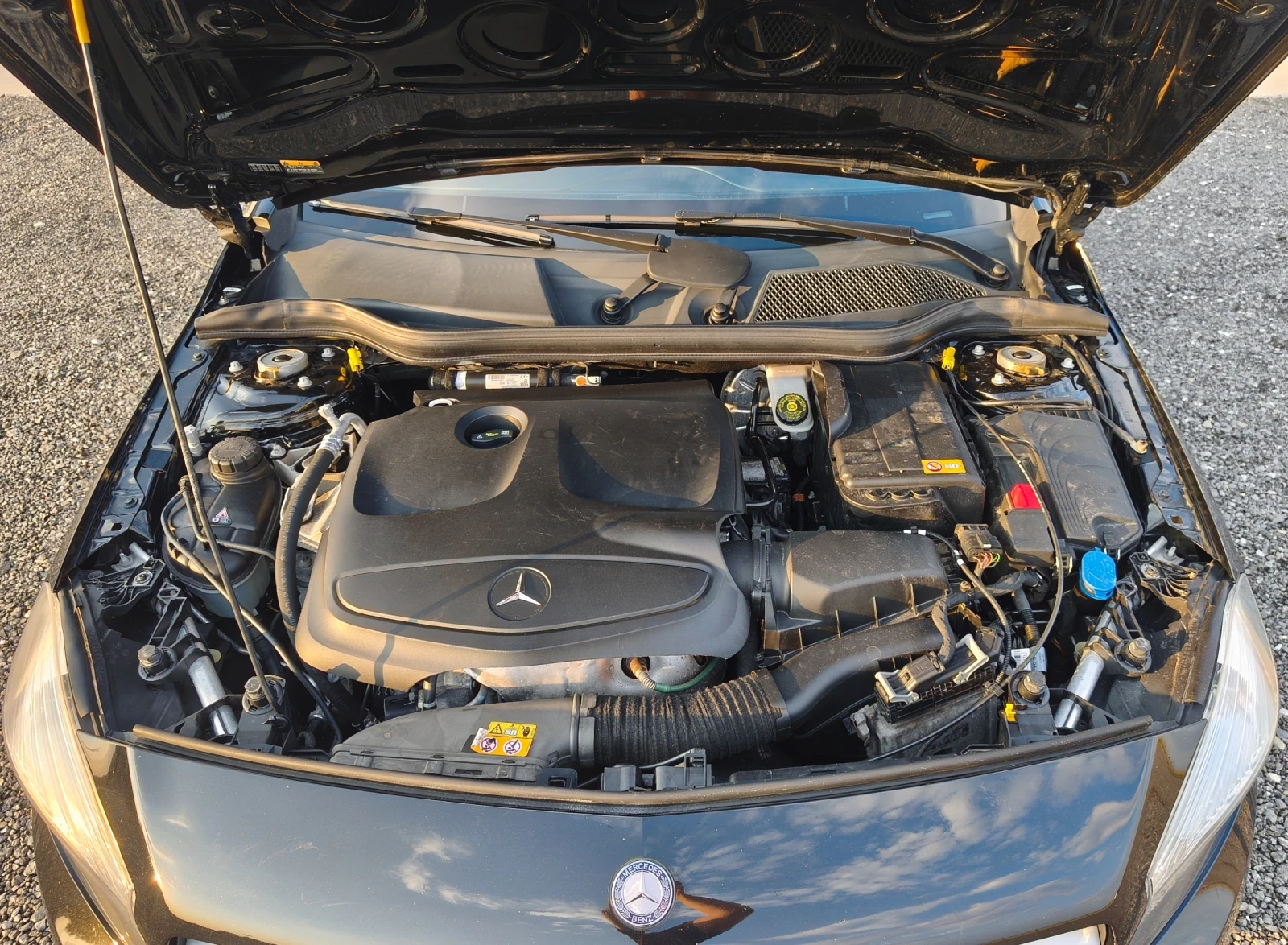 Mercedes-Benz A 180 Sport edition/БЕНЗИН, снимка 13 - Автомобили и джипове - 55658303