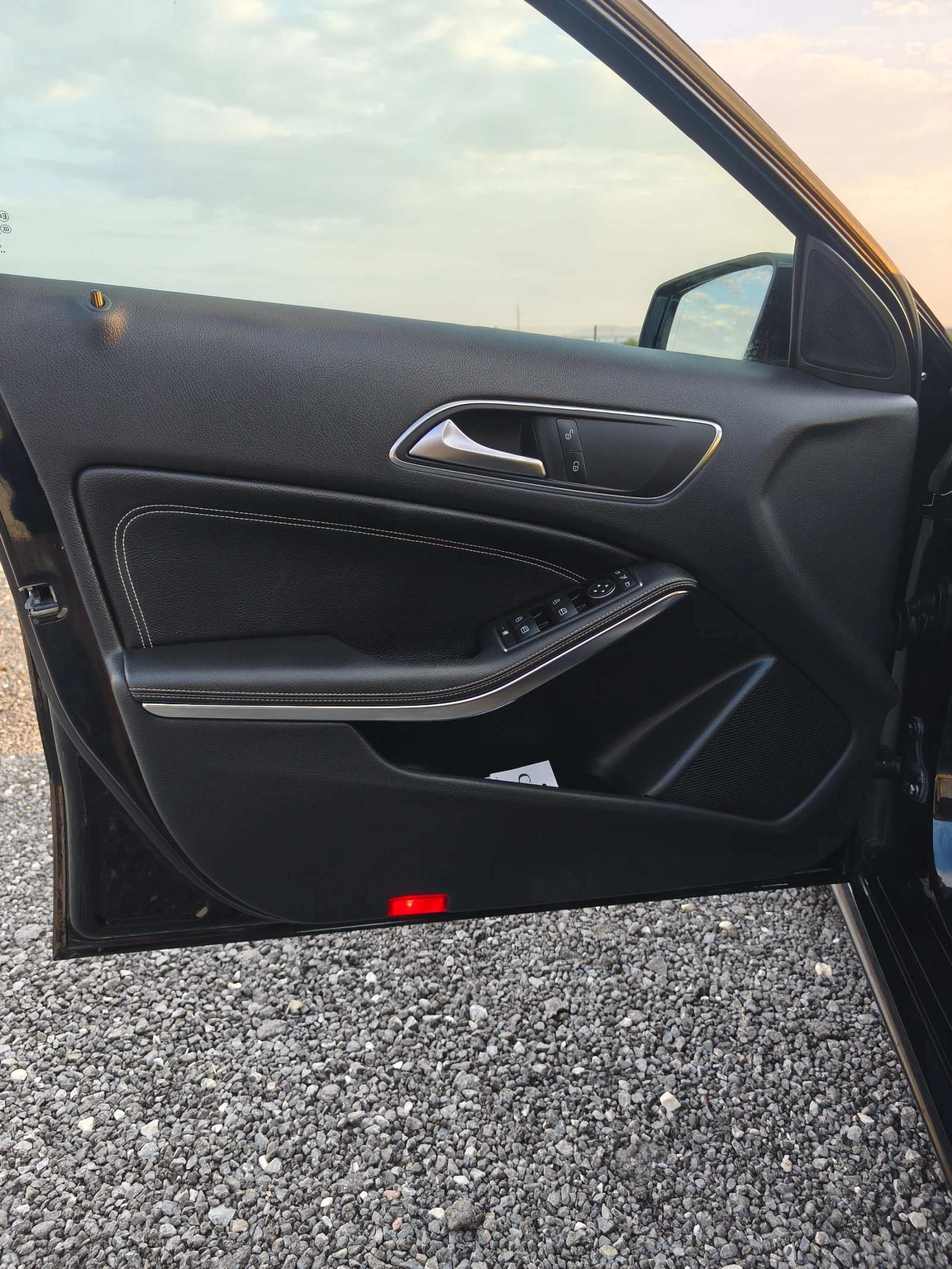 Mercedes-Benz A 180 Sport edition/БЕНЗИН, снимка 14 - Автомобили и джипове - 55658303