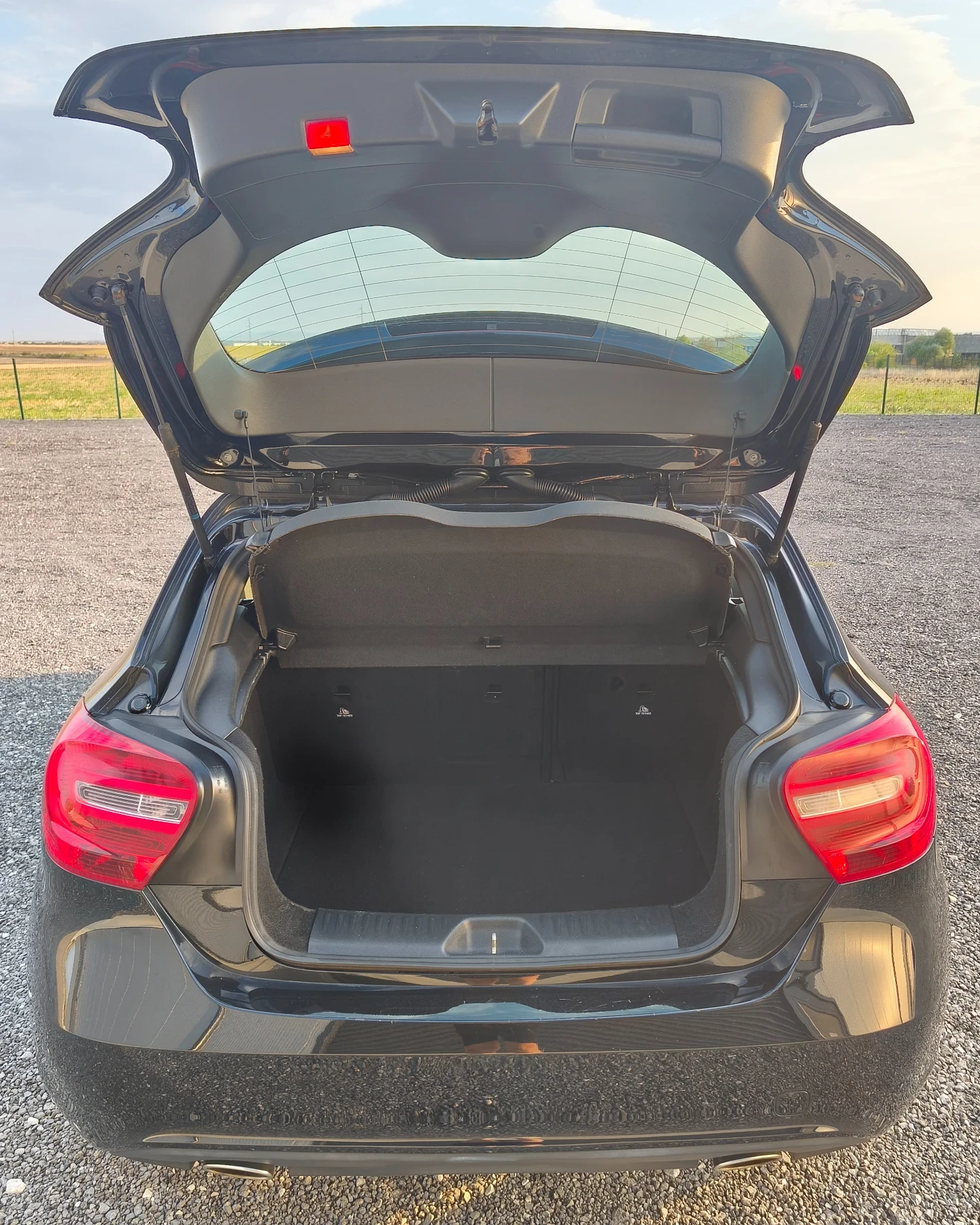 Mercedes-Benz A 180 Sport edition/БЕНЗИН, снимка 16 - Автомобили и джипове - 55658303