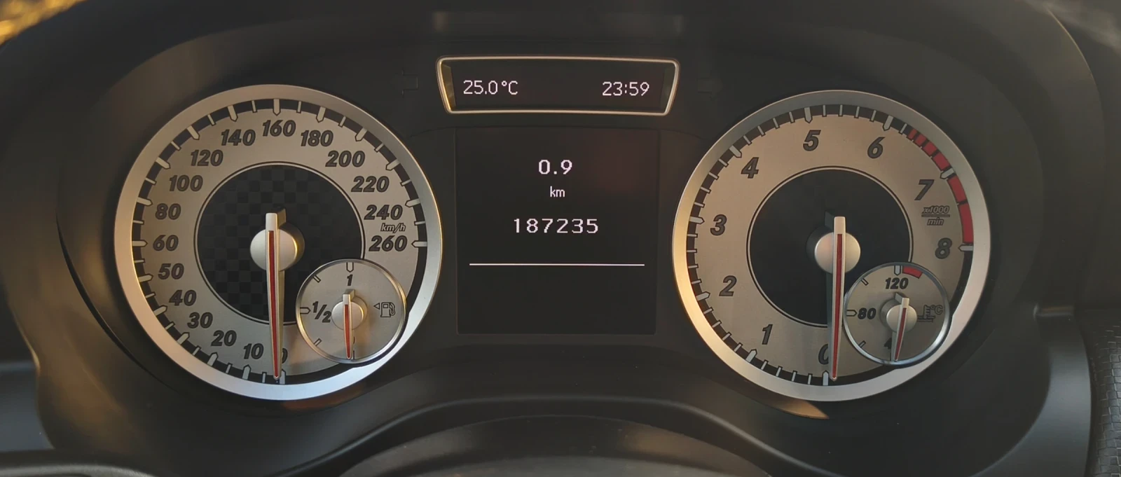 Mercedes-Benz A 180 Sport edition/БЕНЗИН, снимка 10 - Автомобили и джипове - 55658303