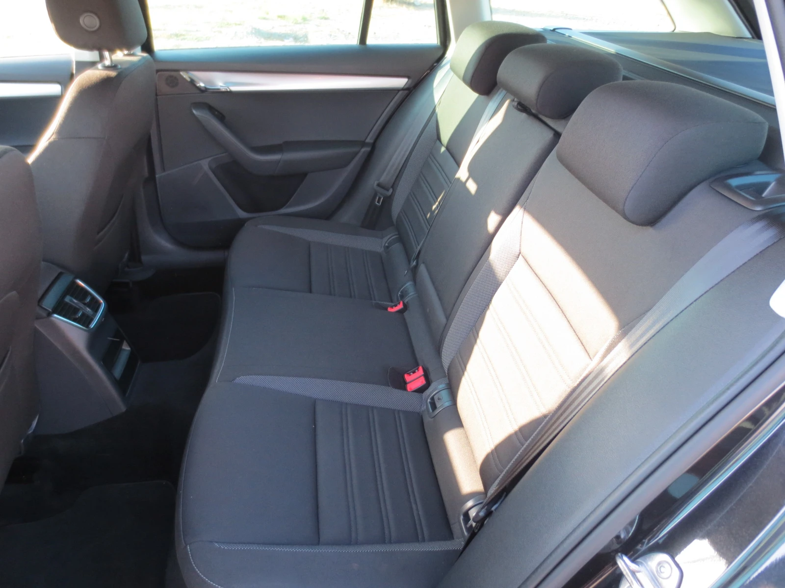 Skoda Octavia 1.6 TDI | Mobile.bg � ����������� 12