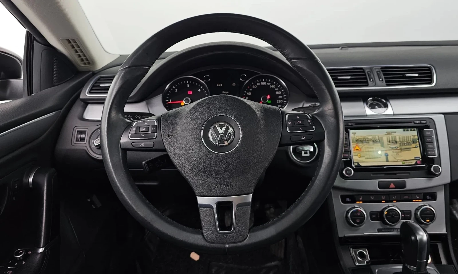 VW CC 2.0TDI Автоматик, снимка 17 - Автомобили и джипове - 56107884
