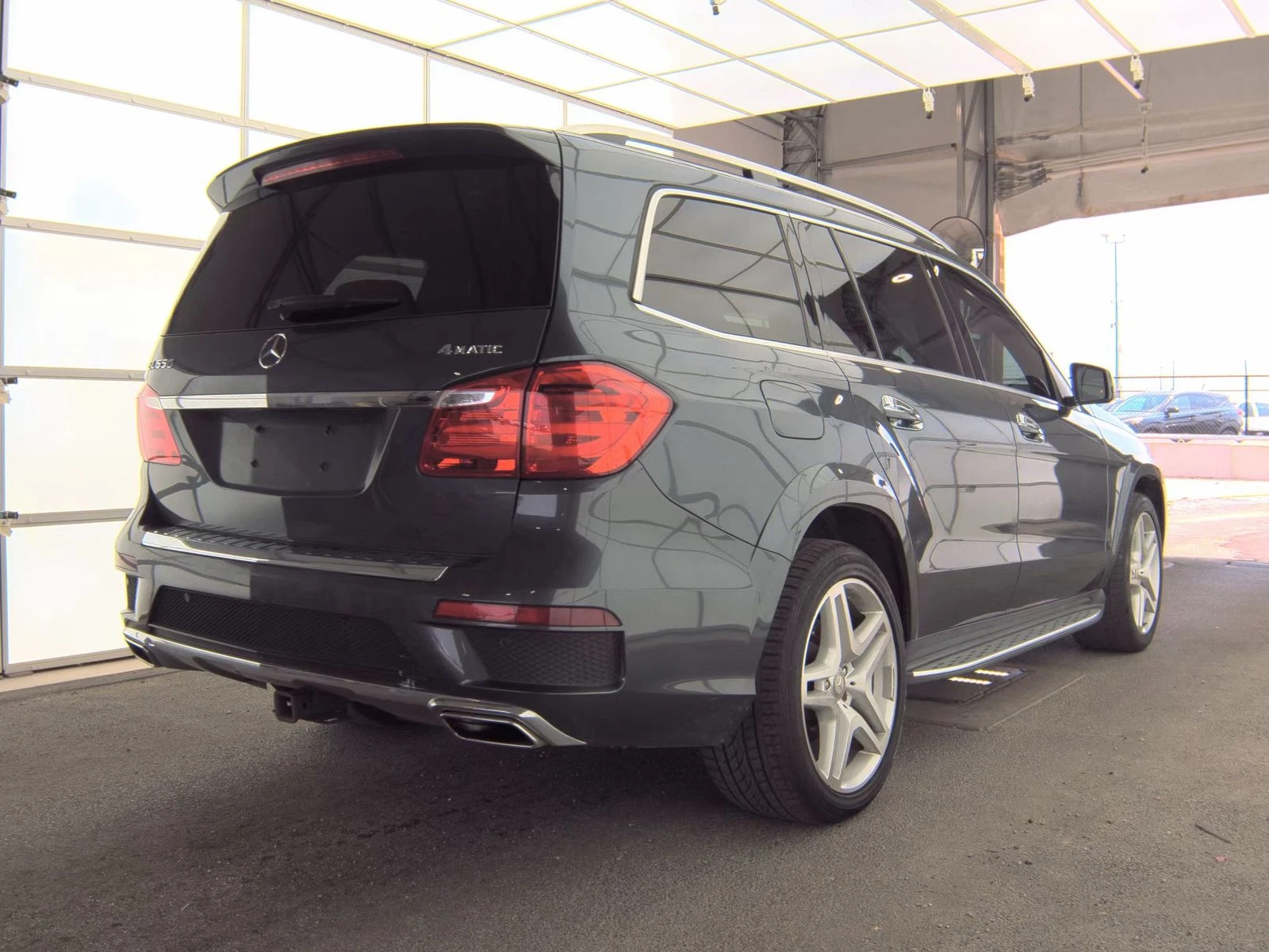 Mercedes-Benz GL 550 4MATIC AMG-Pack* Обдух* Harman/Kardon* 360* Масаж* - изображение 4