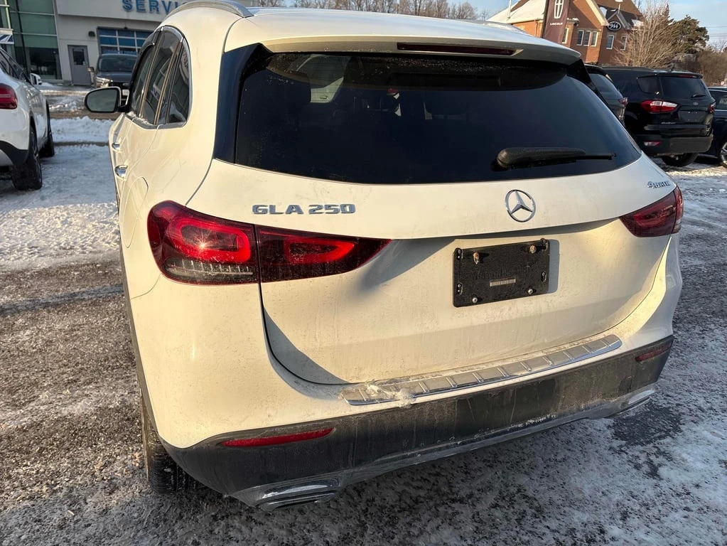 Mercedes-Benz GLA 250 * AWD 4MATIC * БЕЗ ПЪРВОНАЧАЛНА ВНОСКА * CARFAX *  - изображение 4