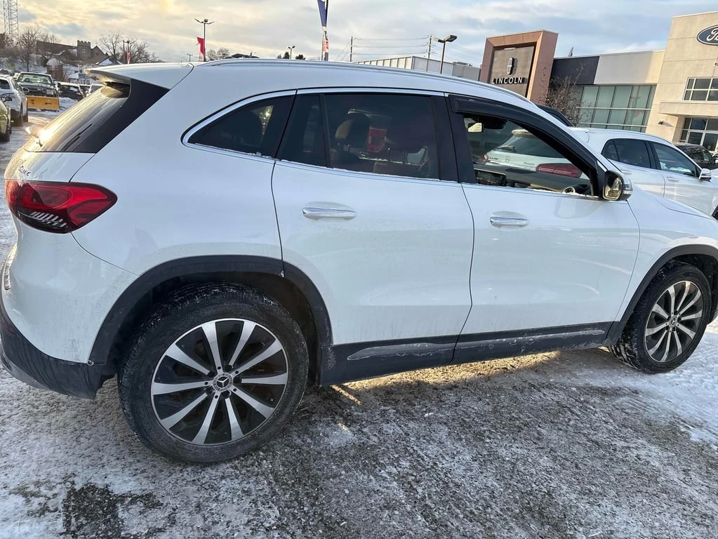 Mercedes-Benz GLA 250 * AWD 4MATIC * БЕЗ ПЪРВОНАЧАЛНА ВНОСКА * CARFAX *  - изображение 3