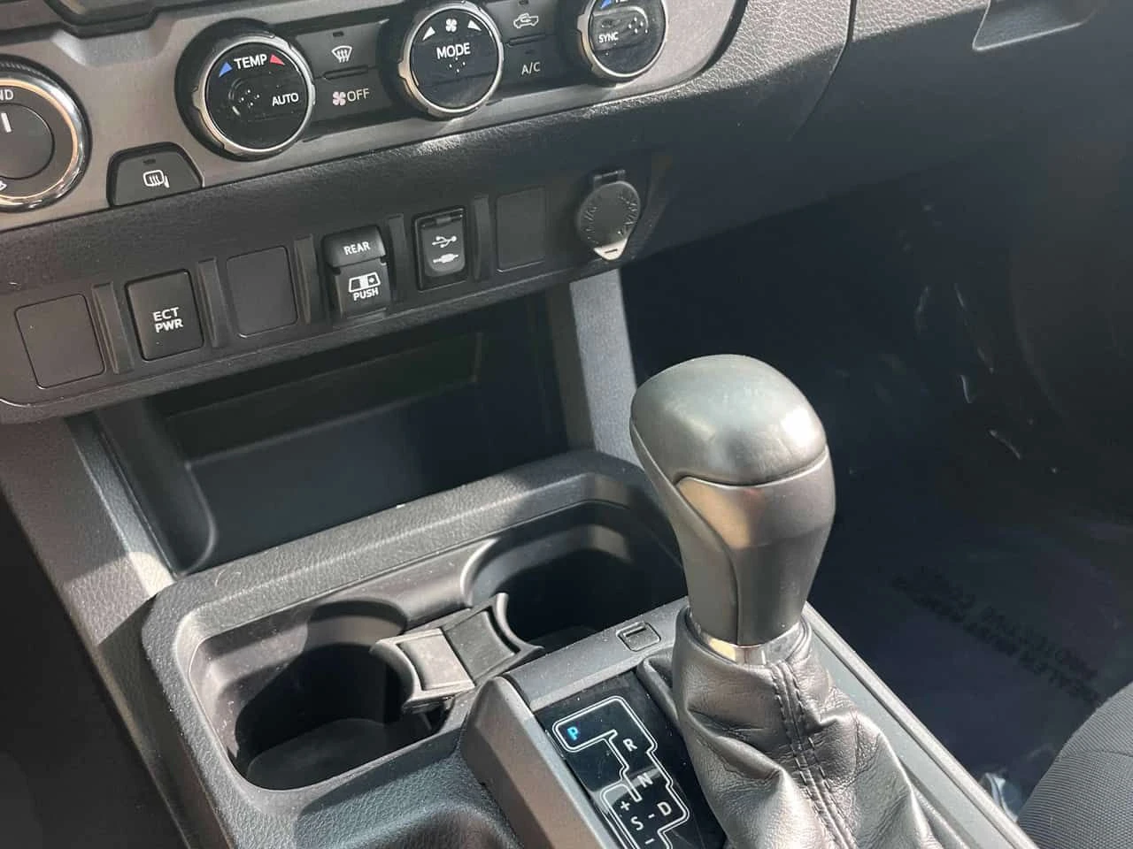 Toyota Tacoma * TRD * NARDO GRAY* KEYLESS* ПОДГРЕВ* , снимка 14 - Автомобили и джипове - 53803930