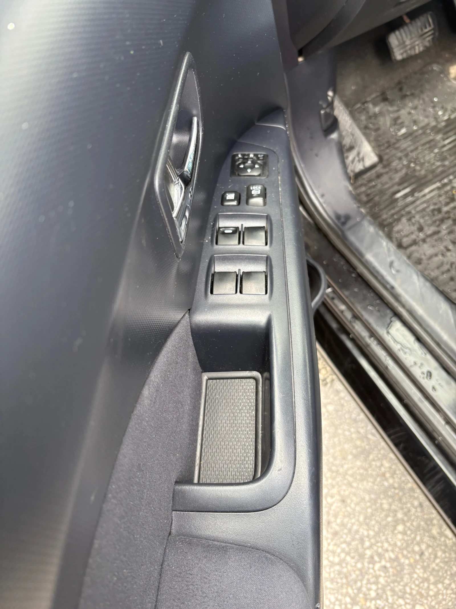 Citroen C-Crosser 2.4 автомат 170кс 4х4 климатроник, снимка 12 - Автомобили и джипове - 54227962