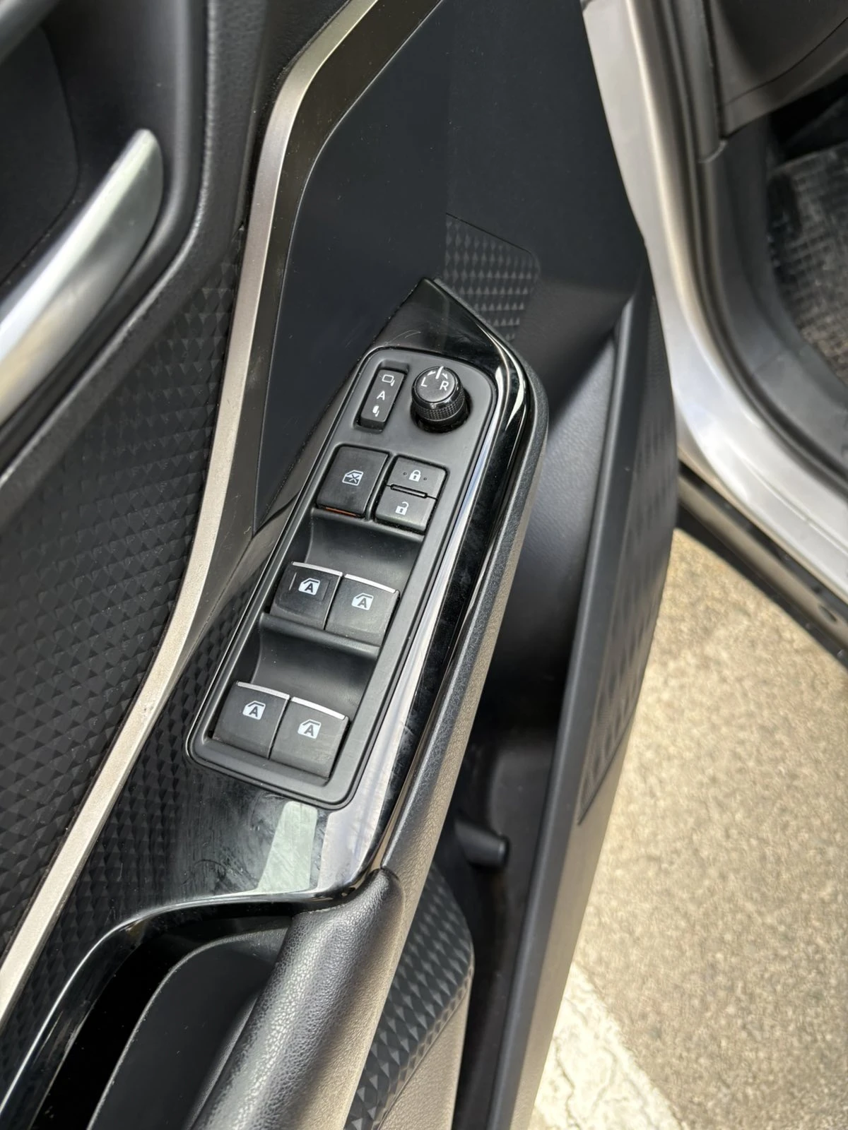 Toyota C-HR CHR1.8 AUTOMAT, снимка 11 - Автомобили и джипове - 54613446