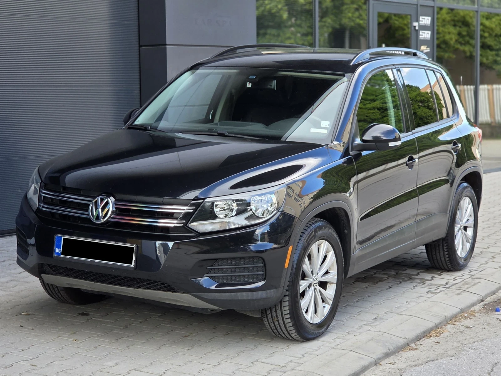 VW Tiguan 2.0 TSI Facelift * Keyless * Автоматик * 4х4, снимка 3 - Автомобили и джипове - 54840629