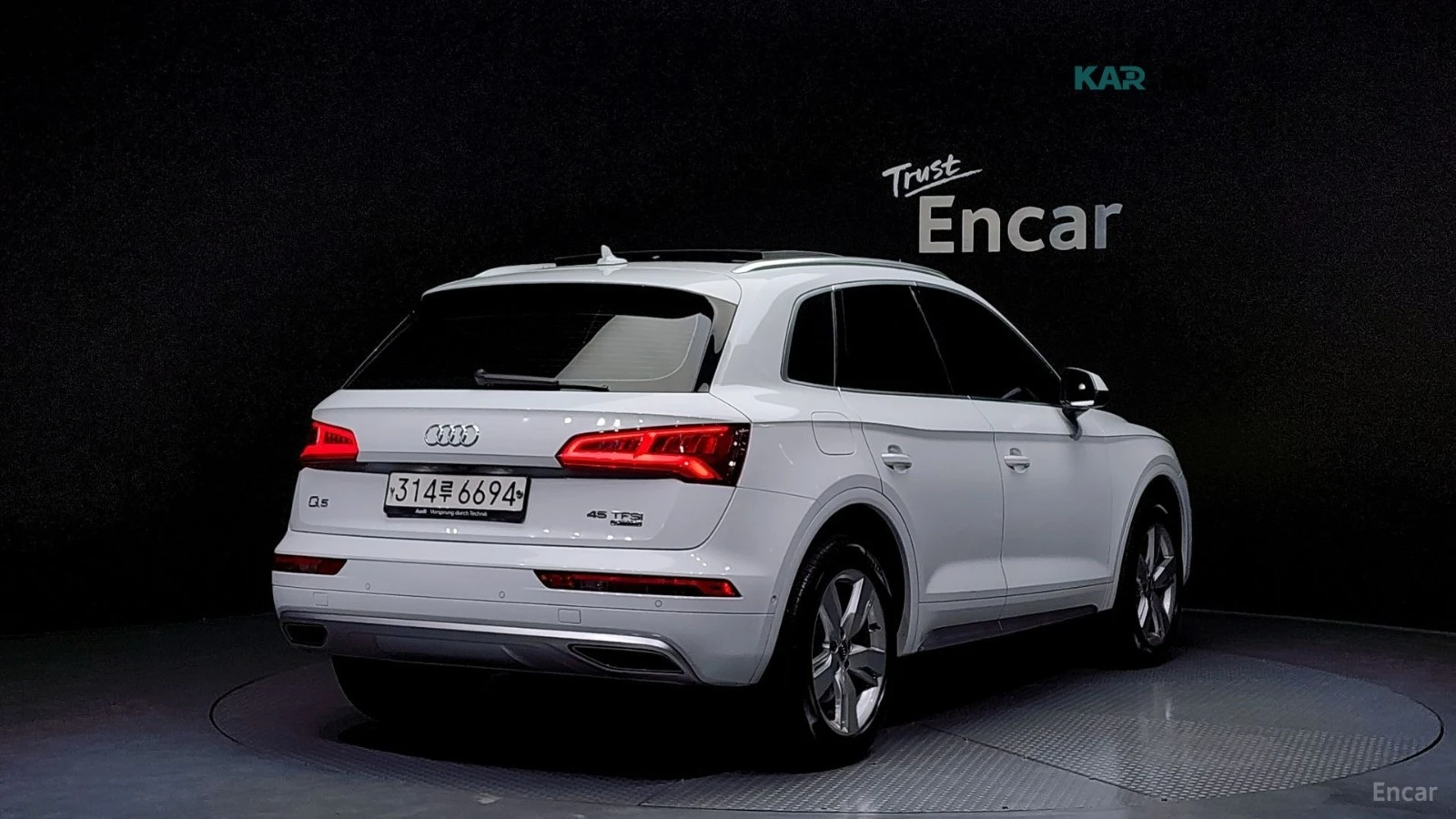 Audi Q5 45 QAUTTRO PREMIUM* КОЖА* ПОДГРЕВ* НАВИ* ПАНОРАМА, снимка 2 - Автомобили и джипове - 54868934