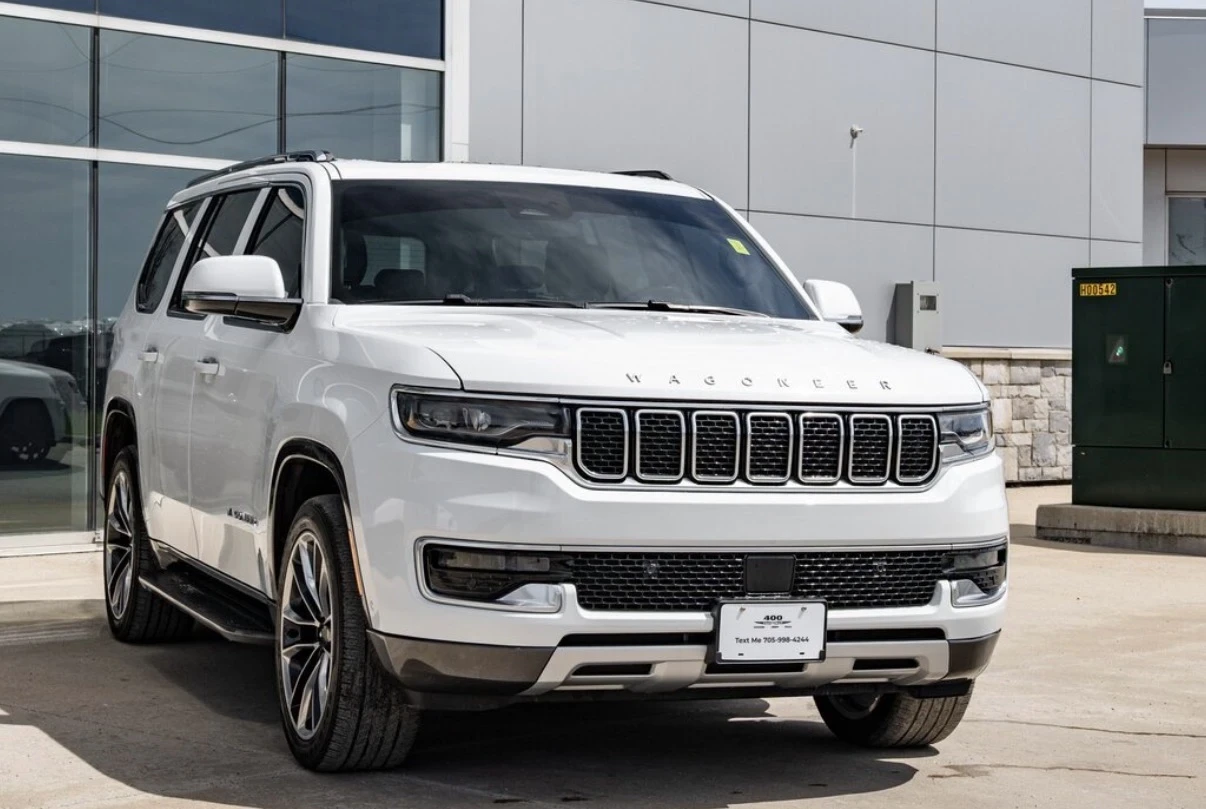 Jeep Grand Wagoneer SERIES II * 5.7 HEMI * CARPLAY * ОБДУХ * CARFAX * , снимка 3 - Автомобили и джипове - 54894321