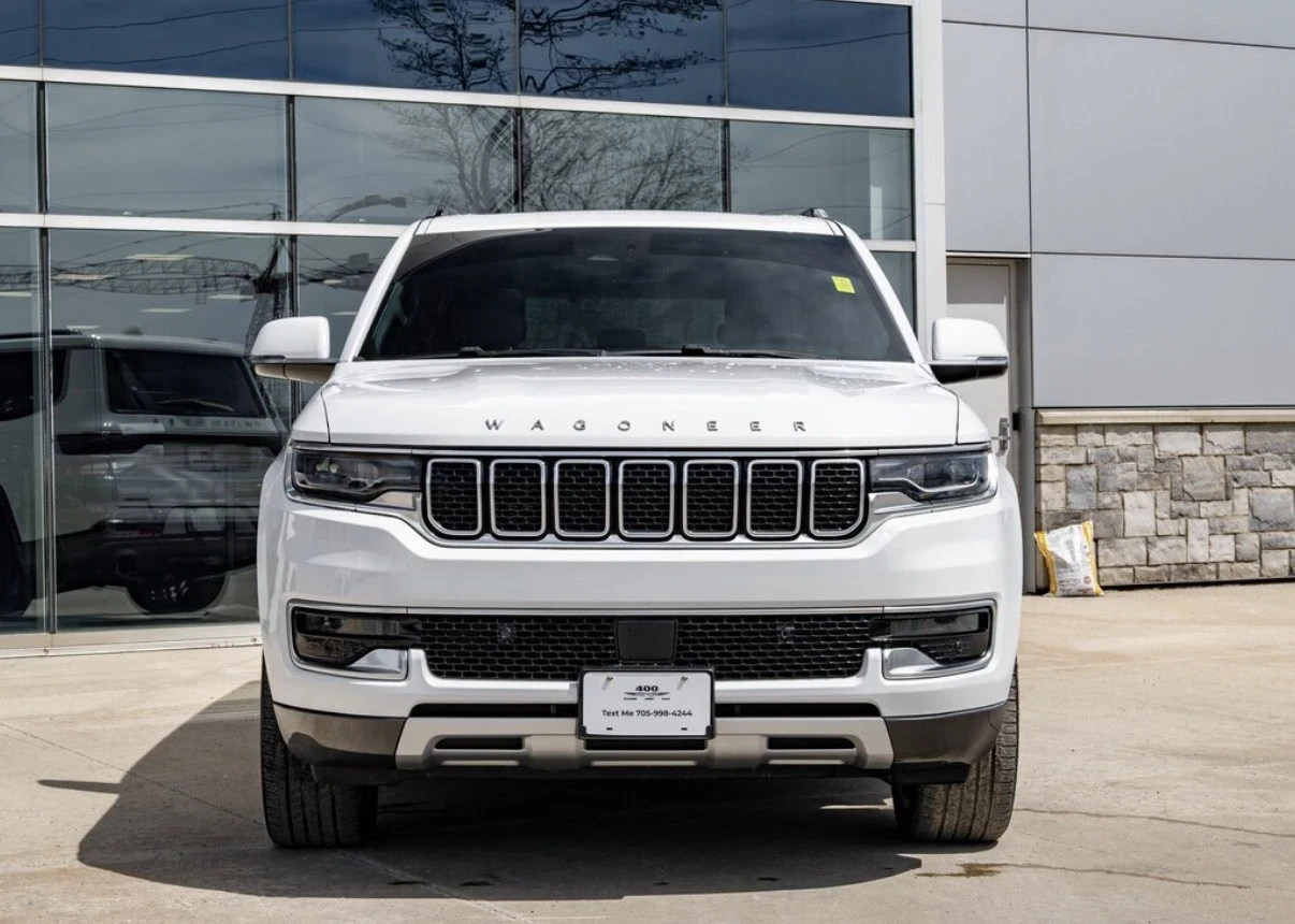 Jeep Grand Wagoneer SERIES II * 5.7 HEMI * CARPLAY * ОБДУХ * CARFAX * , снимка 2 - Автомобили и джипове - 54894321