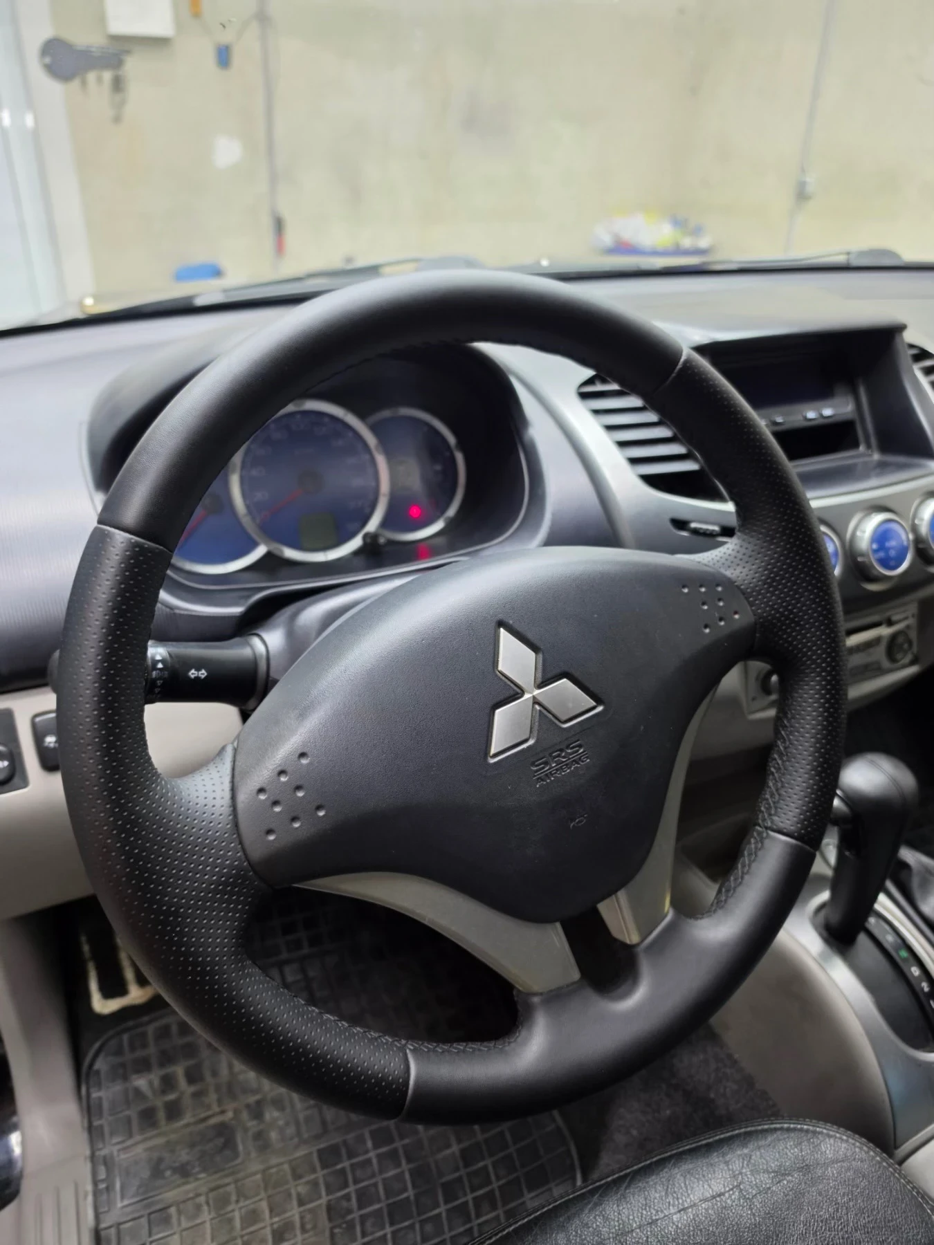 Mitsubishi L200 2.5 DID 136 AVTOMAT, снимка 14 - Автомобили и джипове - 55902398