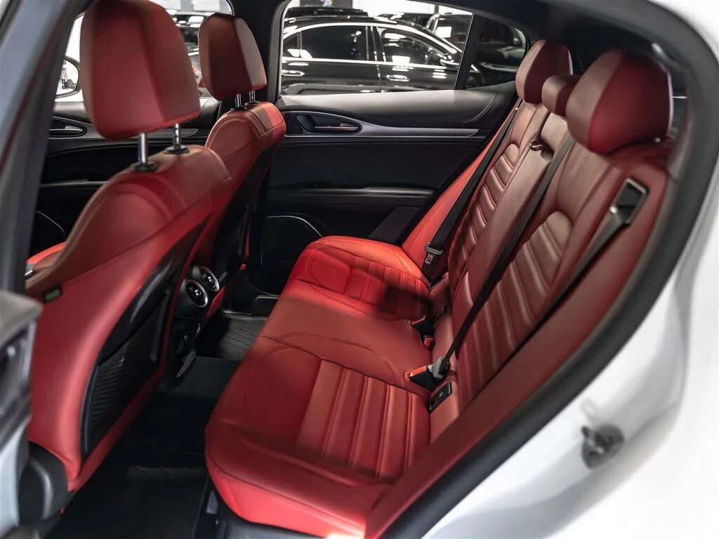 Alfa Romeo Stelvio Veloce AWD | Bianco Alfa, снимка 11 - Автомобили и джипове - 55943786