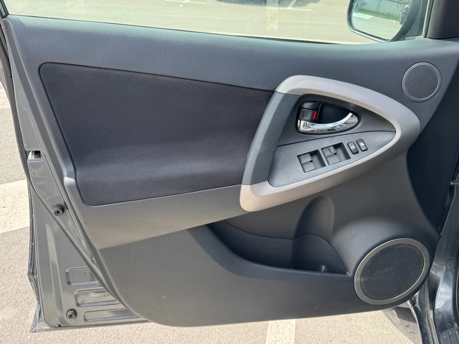 Toyota Rav4 2.2 D4D, снимка 8 - Автомобили и джипове - 56293423