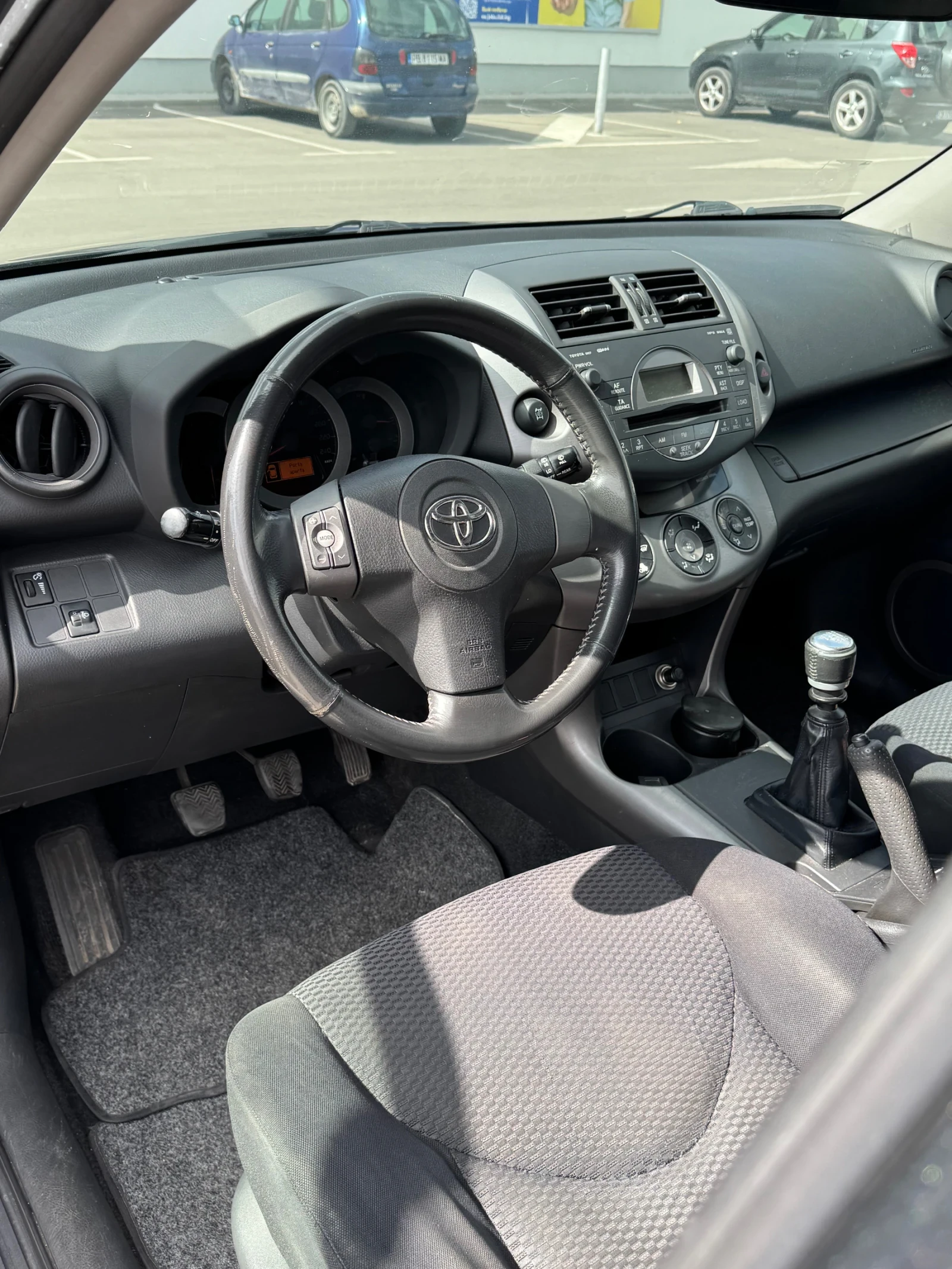 Toyota Rav4 2.2 D4D, снимка 7 - Автомобили и джипове - 56293423