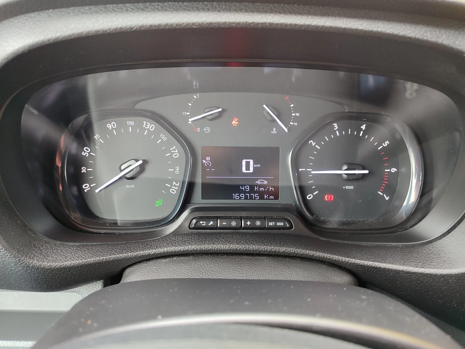 Opel Vivaro Cargo M Edition 1.5 Diesel (120hp) MT6, снимка 13 - Бусове и автобуси - 53769970