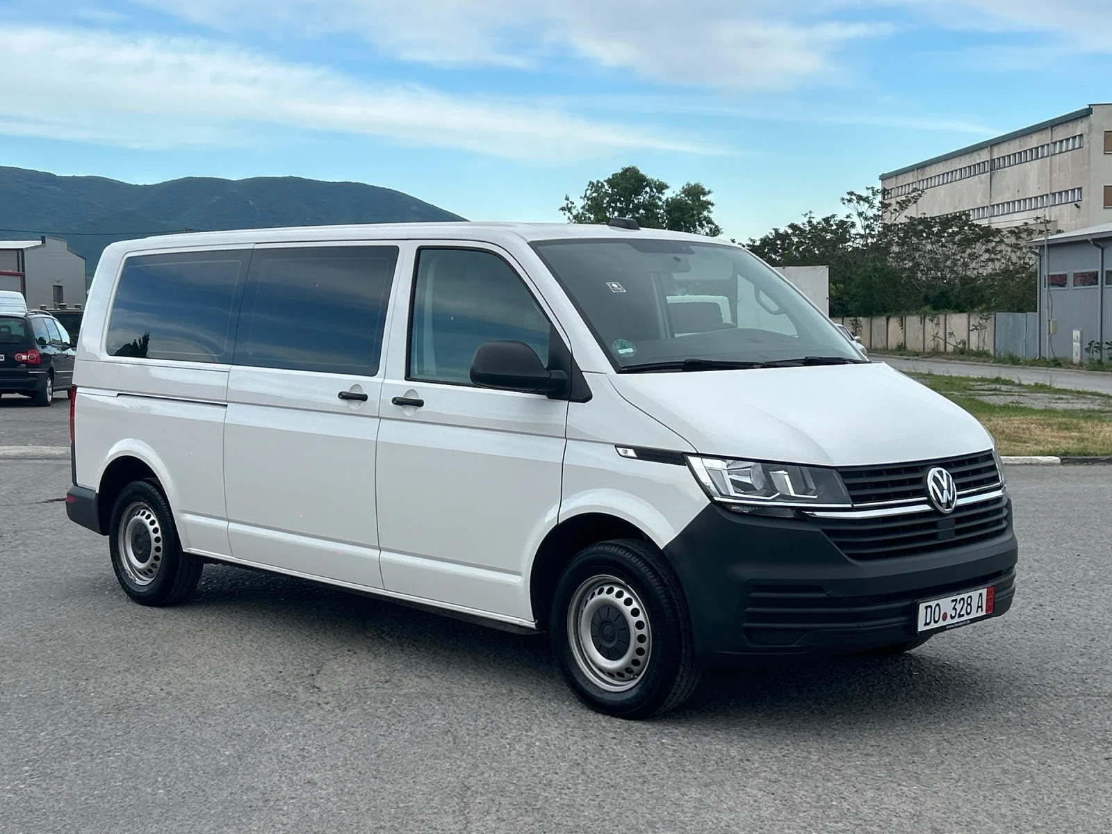 VW Transporter T6 2.0TDI 150ps LONG 2021г , снимка 4 - Бусове и автобуси - 54649313