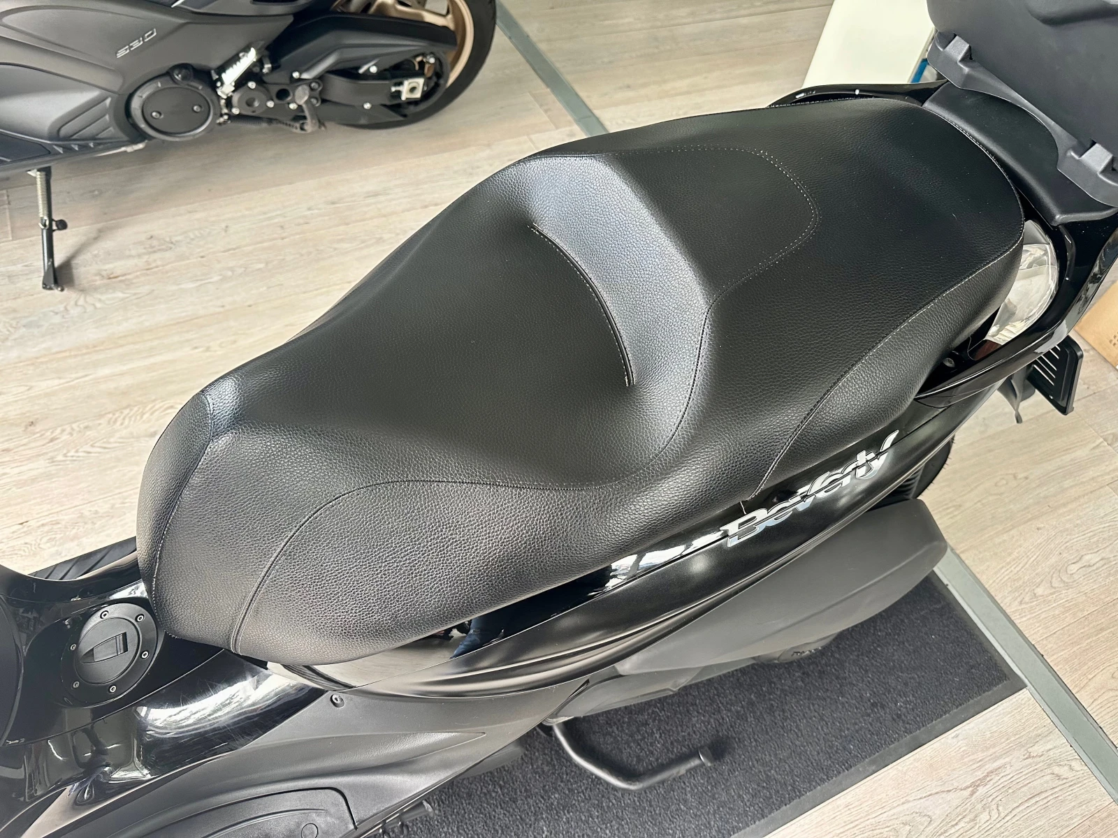 Piaggio Beverly 300i LED 09.2015г. - изображение 3