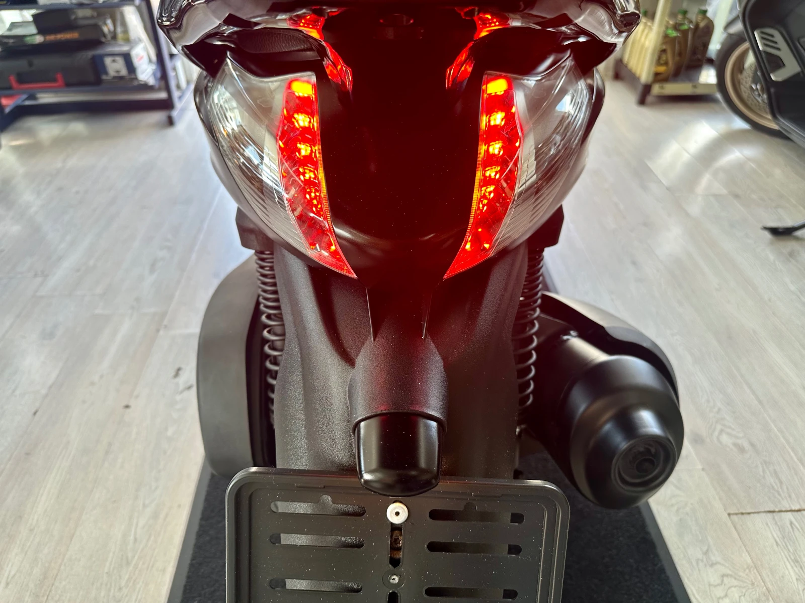Piaggio Beverly 300i LED 09.2015г. - изображение 6