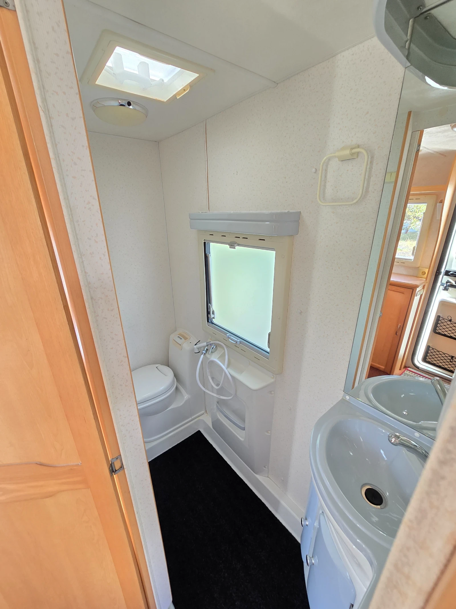 Каравана Eldis Odyssey , снимка 11 - Каравани и кемпери - 56438905