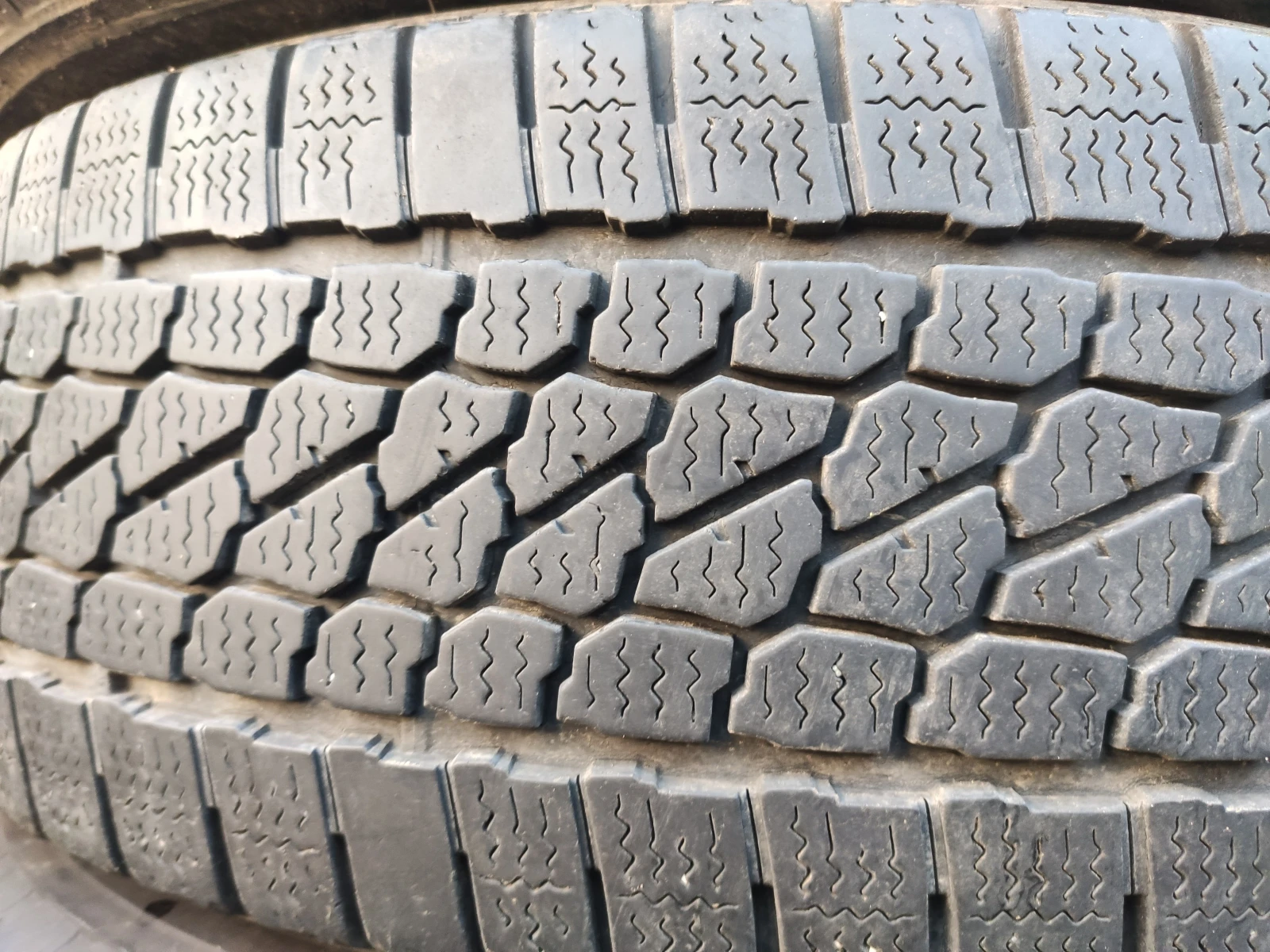 Гуми Зимни 215/65R16, снимка 7 - Гуми и джанти - 53966157