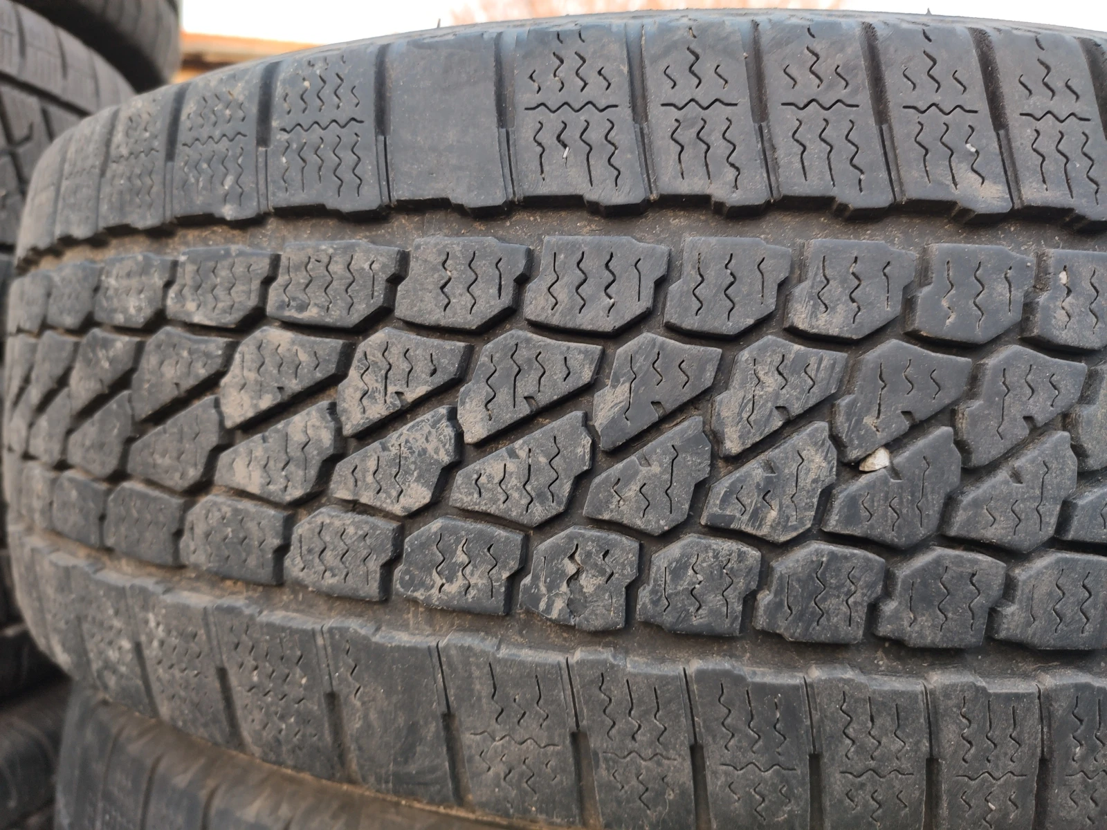 Гуми Зимни 215/65R16, снимка 6 - Гуми и джанти - 53966157