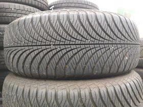 Гуми Всесезонни 235/65R17, снимка 1 - Гуми и джанти - 47614894